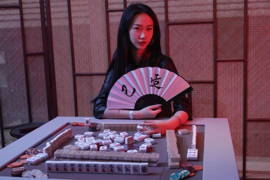 「热点资讯」玩牌九技巧如何搞鬼方法—详细解说+新浪科技