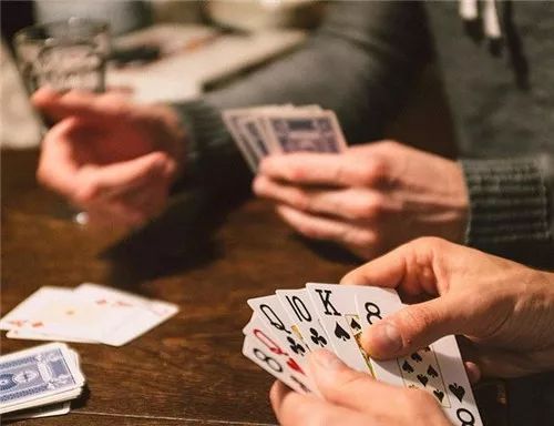 我来教教大家“玩炸金花技巧如何出老千简单方法教学图解_《爱问知识人 使用说明》