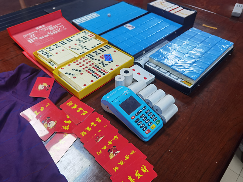 我来教教大家“新且实用打牌斗牛的高科技仪器_《爱问知识人 使用说明》