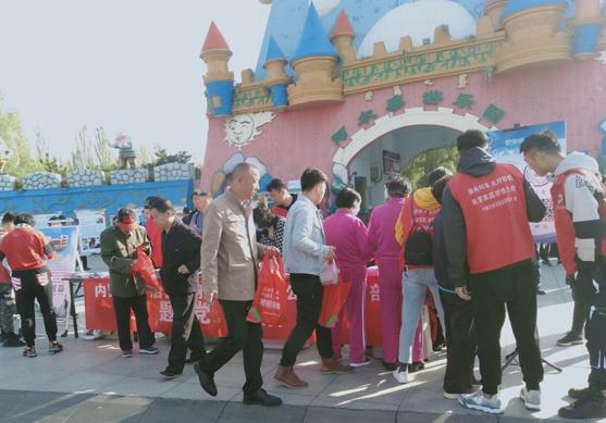 玩家必备教程扑克牌用指甲做标记图解《新浪科技 讲解窍门》