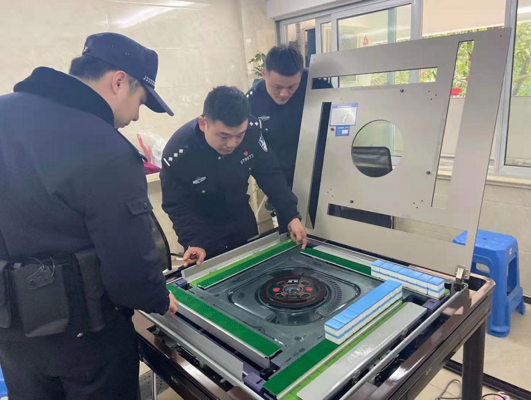 详细说明“四口麻将机干扰器简单操作视频一《我来教教你怎么赢 》