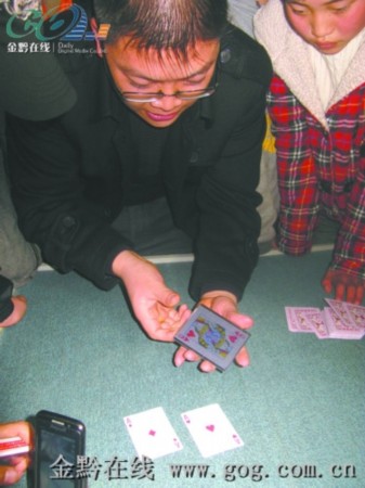 教程辅助“我来炸金花闷牌看牌的技巧 —详细解说+新浪科技