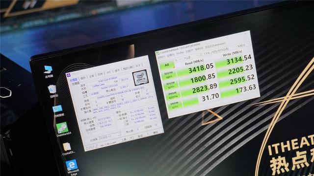 「热点资讯」扑克牌玩三公新感应报牌器《新浪科技 讲解窍门》