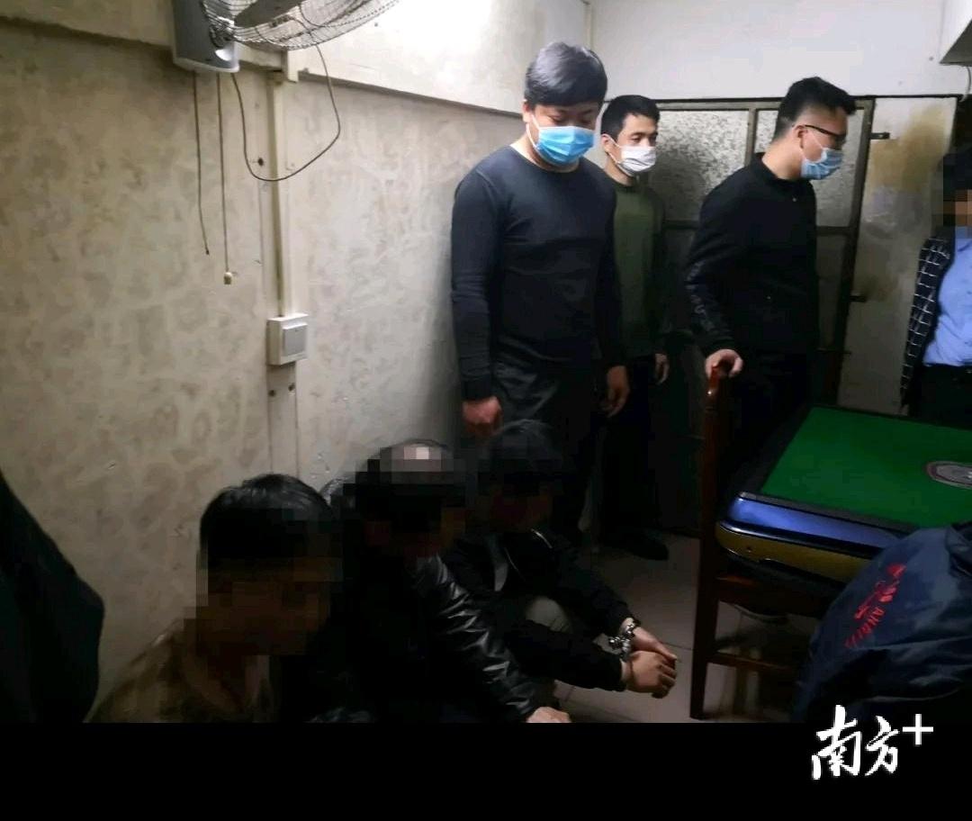 新教你‘‘玩三公大吃小普通纸牌先进仪器设备一《我来教教你怎么赢 》