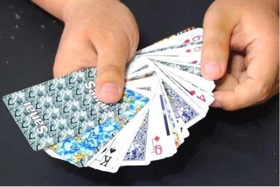 新教你‘‘扑克牌玩三公怎么发牌能稳赢—详细解说+新浪科技