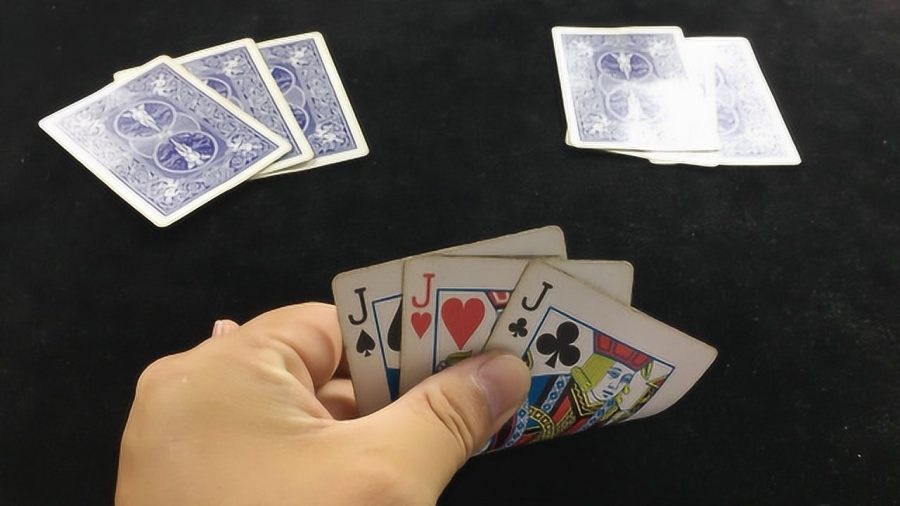我来教教大家“扑克出千简单手法步骤 —详细解说+新浪科技