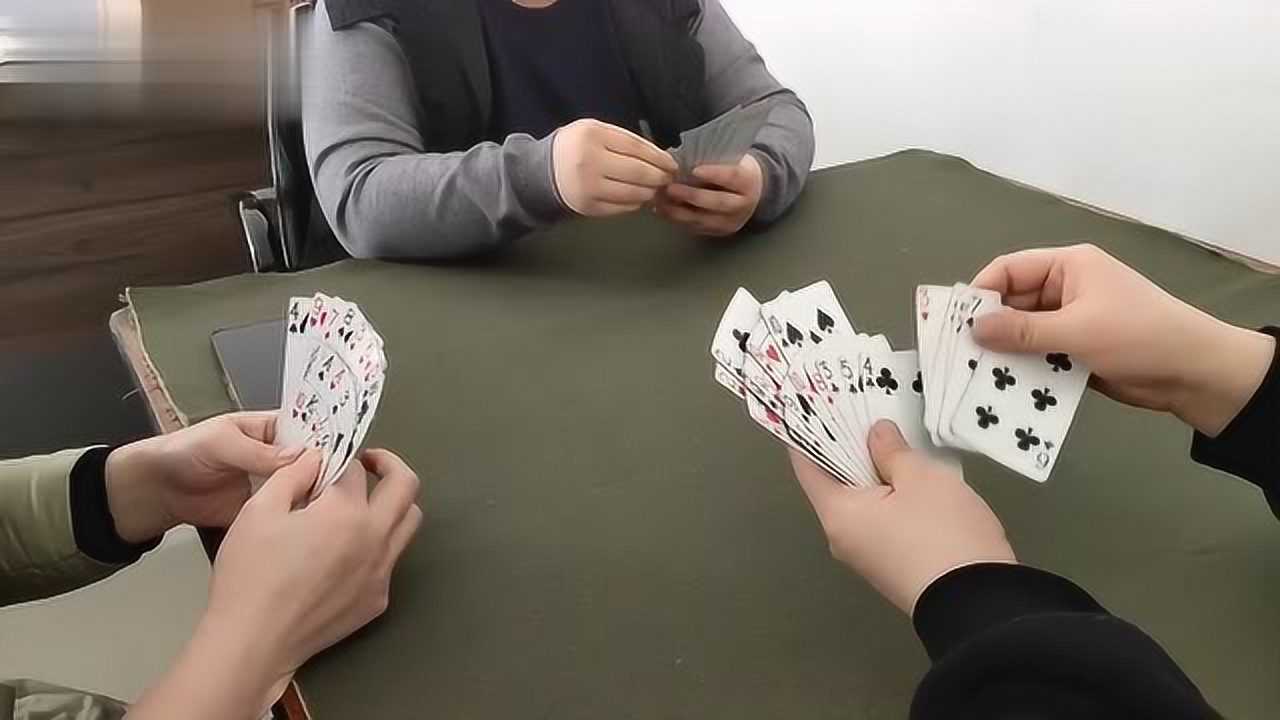 详细说明“打纸牌五张牌作弊技巧《新浪科技 讲解窍门》