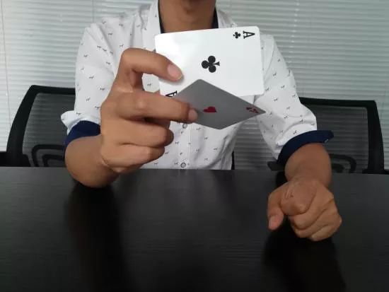 3分钟教你科普“普通扑克认牌手法技巧教学—详细解说+新浪科技