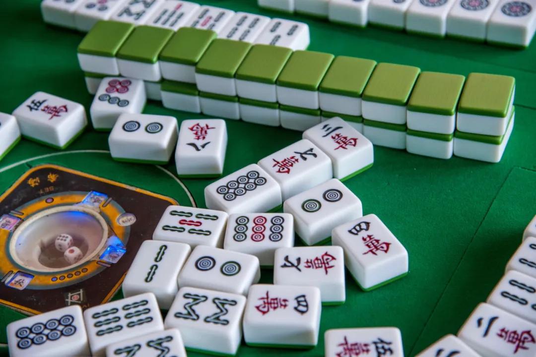 「热点资讯」揭秘麻将作弊器—详细解说+新浪科技