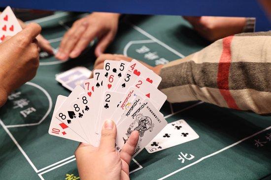 玩家必备攻略“普通扑克牌打金花洗牌三大技巧《新浪科技 讲解窍门》
