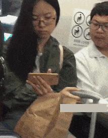 详细说明“最实用的民间发在桌上的牌怎么偷看 一《我来教教你怎么赢 》
