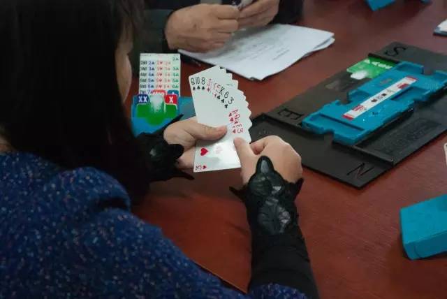 新教你‘‘玩纸牌十三水分析仪—详细解说+新浪科技
