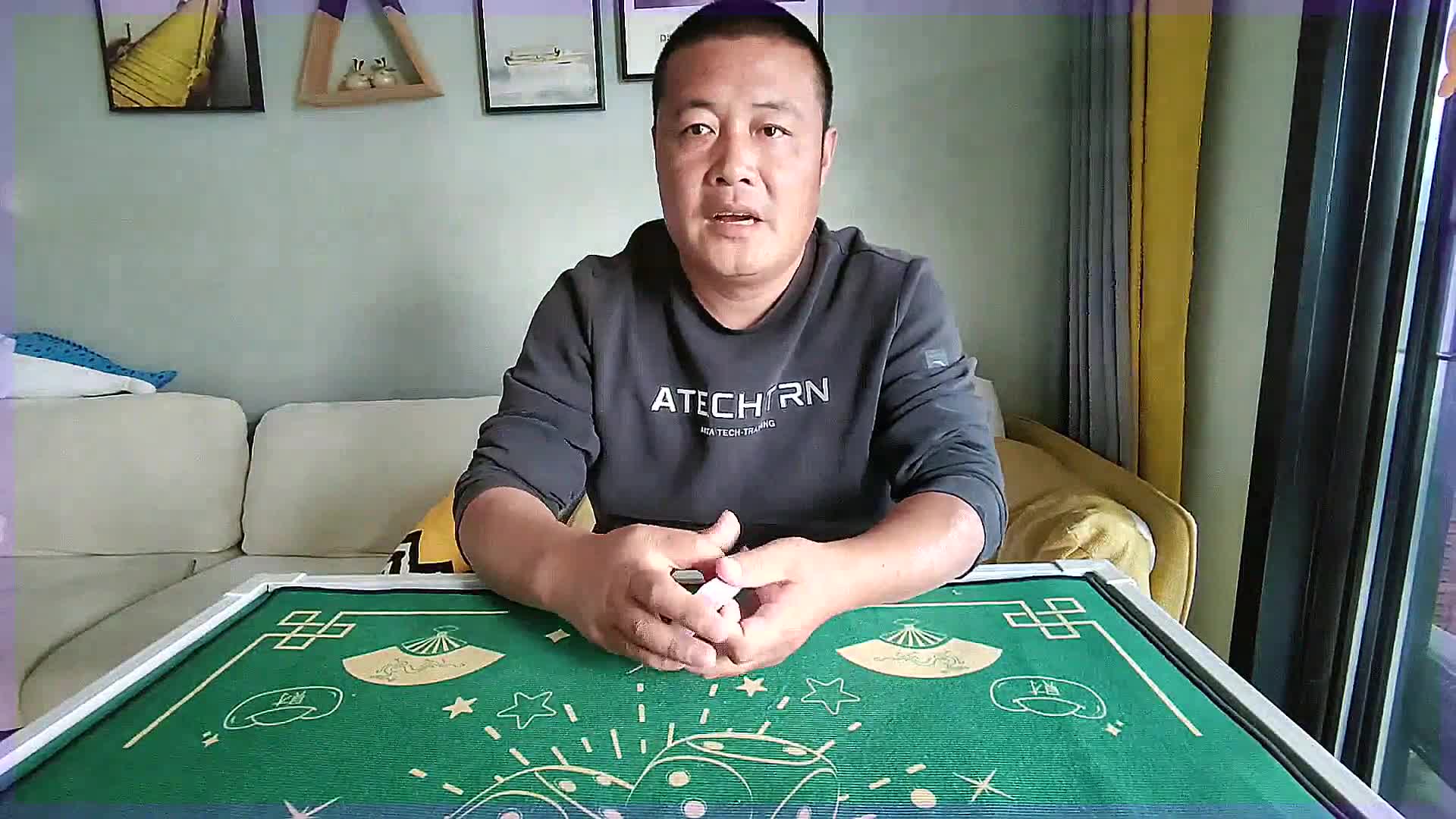 必看盘点揭秘!打金花发牌三招技巧讲解—详细解说+新浪科技