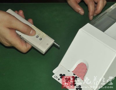 新教你‘‘扑克牌玩金花自动报点器《详细教程 新浪科技》