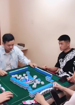 火爆全网!打牌最简单出老千技巧视频一《我来教教你怎么赢 》
