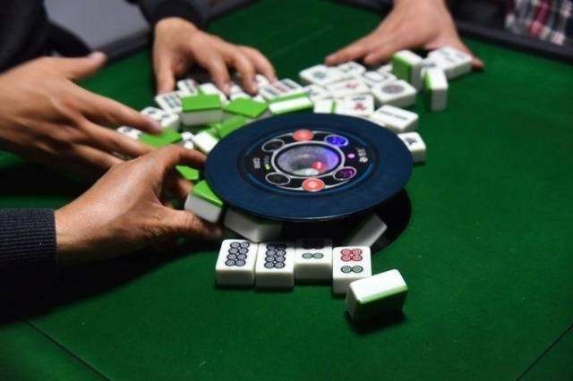 给大家爆料一下名师传授为什么打麻将总是输—详细解说+新浪科技