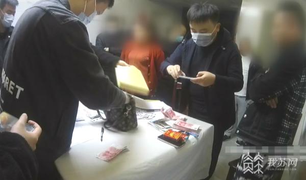 玩家必备教程普通扑克牌斗牛手法如何简单作弊方法《新浪科技 讲解窍门》